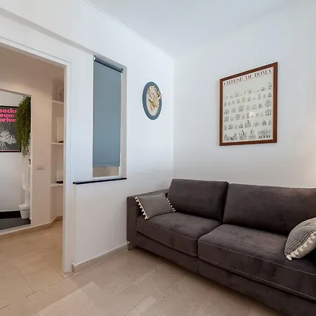 לינה וארוחת בוקר Inntrastevere 5*